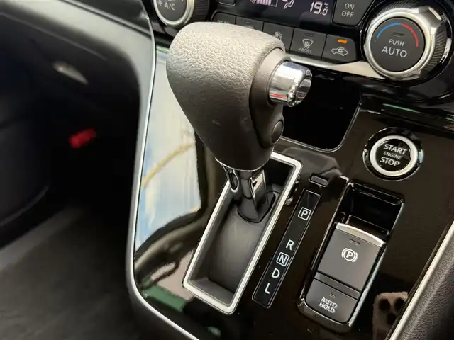 日産 セレナ ハイウェイスター V 千葉県 2022(令4)年 1.9万km ダイヤモンドブラック 純正SDナビ/フルセグTV/CD/DVD/BD/Bluetooth/プロパイロット/アラウンドビューモニター/フリップダウンモニター/両側パワースライドドア/ETC/デジタルインナーミラー/エマージェンシーブレーキ/インテリジェントLI/インテリジェントBSI/ブラインドスポットワーニング/オートライト/LEDヘッドライト/フォグランプ/スマートキー/プッシュスタート/純正16インチAW