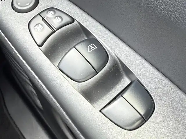 日産 セレナ ハイウェイスター V 千葉県 2022(令4)年 1.9万km ダイヤモンドブラック 純正SDナビ/フルセグTV/CD/DVD/BD/Bluetooth/プロパイロット/アラウンドビューモニター/フリップダウンモニター/両側パワースライドドア/ETC/デジタルインナーミラー/エマージェンシーブレーキ/インテリジェントLI/インテリジェントBSI/ブラインドスポットワーニング/オートライト/LEDヘッドライト/フォグランプ/スマートキー/プッシュスタート/純正16インチAW