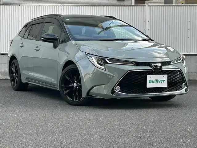 トヨタ カローラツーリング アクティブライド 栃木県 2021(令3)年 2万km アーバンカーキ ToyotaSafetySense/・プリクラッシュセーフティ（歩行者［昼夜］・自転車運転者［昼］検知機能付衝突回避支援タイプ/ミリ波レーダー＋単眼カメラ方式/・レーントレーシングアシスト［LTA］/・レーダークルーズコントロール(全車速追従機能付)/・オートマチックハイビーム［AHB］/・ロードサインアシスト［RSA］/インテリジェントクリアランスソナー［パーキングサポートブレーキ（静止物）］/ブラインドスポットモニター［BSM］＋リヤクロストラフィックオートブレーキ［パーキングサポートブレーキ（後方接近車両）/9インチディスプレイオーディオ/・AM/FMチューナー/・Bluetooth対応（ハンズフリー/オーディオ）/・Apple CarPlay/Android Auto/・USB入力（動画・音楽再生/給電）/・Miracast対応/T-Connectナビキット/バックガイドモニター/カラーヘッドアップディスプレイ/パドルシフト/ETC2.0/おくだけ充電/シートヒーター（運転席・助手席）/ステアリングヒーター/Bi-Beam LEDヘッドランプ＋LEDターンランプ＋LEDクリアランスランプ&LEDデイライト/17インチアルミホイール(ブラック塗装/センターオーナメント付)