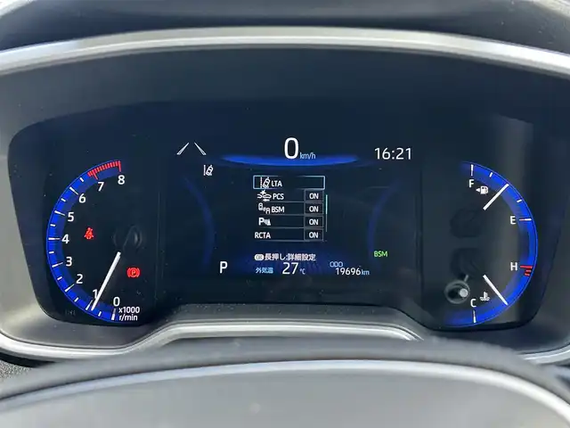 トヨタ カローラツーリング アクティブライド 栃木県 2021(令3)年 2万km アーバンカーキ ToyotaSafetySense/・プリクラッシュセーフティ（歩行者［昼夜］・自転車運転者［昼］検知機能付衝突回避支援タイプ/ミリ波レーダー＋単眼カメラ方式/・レーントレーシングアシスト［LTA］/・レーダークルーズコントロール(全車速追従機能付)/・オートマチックハイビーム［AHB］/・ロードサインアシスト［RSA］/インテリジェントクリアランスソナー［パーキングサポートブレーキ（静止物）］/ブラインドスポットモニター［BSM］＋リヤクロストラフィックオートブレーキ［パーキングサポートブレーキ（後方接近車両）/9インチディスプレイオーディオ/・AM/FMチューナー/・Bluetooth対応（ハンズフリー/オーディオ）/・Apple CarPlay/Android Auto/・USB入力（動画・音楽再生/給電）/・Miracast対応/T-Connectナビキット/バックガイドモニター/カラーヘッドアップディスプレイ/パドルシフト/ETC2.0/おくだけ充電/シートヒーター（運転席・助手席）/ステアリングヒーター/Bi-Beam LEDヘッドランプ＋LEDターンランプ＋LEDクリアランスランプ&LEDデイライト/17インチアルミホイール(ブラック塗装/センターオーナメント付)