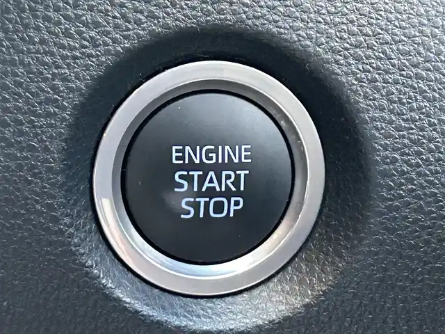 トヨタ カローラツーリング アクティブライド 栃木県 2021(令3)年 2万km アーバンカーキ ToyotaSafetySense/・プリクラッシュセーフティ（歩行者［昼夜］・自転車運転者［昼］検知機能付衝突回避支援タイプ/ミリ波レーダー＋単眼カメラ方式/・レーントレーシングアシスト［LTA］/・レーダークルーズコントロール(全車速追従機能付)/・オートマチックハイビーム［AHB］/・ロードサインアシスト［RSA］/インテリジェントクリアランスソナー［パーキングサポートブレーキ（静止物）］/ブラインドスポットモニター［BSM］＋リヤクロストラフィックオートブレーキ［パーキングサポートブレーキ（後方接近車両）/9インチディスプレイオーディオ/・AM/FMチューナー/・Bluetooth対応（ハンズフリー/オーディオ）/・Apple CarPlay/Android Auto/・USB入力（動画・音楽再生/給電）/・Miracast対応/T-Connectナビキット/バックガイドモニター/カラーヘッドアップディスプレイ/パドルシフト/ETC2.0/おくだけ充電/シートヒーター（運転席・助手席）/ステアリングヒーター/Bi-Beam LEDヘッドランプ＋LEDターンランプ＋LEDクリアランスランプ&LEDデイライト/17インチアルミホイール(ブラック塗装/センターオーナメント付)