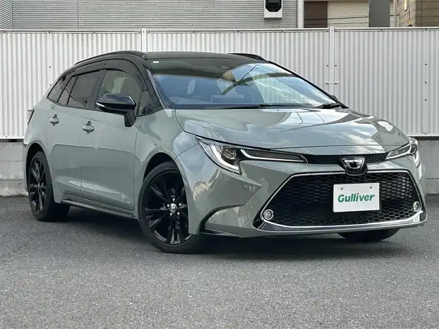 トヨタ カローラツーリング アクティブライド 栃木県 2021(令3)年 2万km アーバンカーキ ToyotaSafetySense/・プリクラッシュセーフティ（歩行者［昼夜］・自転車運転者［昼］検知機能付衝突回避支援タイプ/ミリ波レーダー＋単眼カメラ方式/・レーントレーシングアシスト［LTA］/・レーダークルーズコントロール(全車速追従機能付)/・オートマチックハイビーム［AHB］/・ロードサインアシスト［RSA］/インテリジェントクリアランスソナー［パーキングサポートブレーキ（静止物）］/ブラインドスポットモニター［BSM］＋リヤクロストラフィックオートブレーキ［パーキングサポートブレーキ（後方接近車両）/9インチディスプレイオーディオ/・AM/FMチューナー/・Bluetooth対応（ハンズフリー/オーディオ）/・Apple CarPlay/Android Auto/・USB入力（動画・音楽再生/給電）/・Miracast対応/T-Connectナビキット/バックガイドモニター/カラーヘッドアップディスプレイ/パドルシフト/ETC2.0/おくだけ充電/シートヒーター（運転席・助手席）/ステアリングヒーター/Bi-Beam LEDヘッドランプ＋LEDターンランプ＋LEDクリアランスランプ&LEDデイライト/17インチアルミホイール(ブラック塗装/センターオーナメント付)