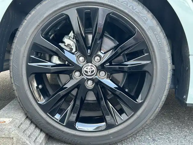トヨタ カローラツーリング アクティブライド 栃木県 2021(令3)年 2万km アーバンカーキ ToyotaSafetySense/・プリクラッシュセーフティ（歩行者［昼夜］・自転車運転者［昼］検知機能付衝突回避支援タイプ/ミリ波レーダー＋単眼カメラ方式/・レーントレーシングアシスト［LTA］/・レーダークルーズコントロール(全車速追従機能付)/・オートマチックハイビーム［AHB］/・ロードサインアシスト［RSA］/インテリジェントクリアランスソナー［パーキングサポートブレーキ（静止物）］/ブラインドスポットモニター［BSM］＋リヤクロストラフィックオートブレーキ［パーキングサポートブレーキ（後方接近車両）/9インチディスプレイオーディオ/・AM/FMチューナー/・Bluetooth対応（ハンズフリー/オーディオ）/・Apple CarPlay/Android Auto/・USB入力（動画・音楽再生/給電）/・Miracast対応/T-Connectナビキット/バックガイドモニター/カラーヘッドアップディスプレイ/パドルシフト/ETC2.0/おくだけ充電/シートヒーター（運転席・助手席）/ステアリングヒーター/Bi-Beam LEDヘッドランプ＋LEDターンランプ＋LEDクリアランスランプ&LEDデイライト/17インチアルミホイール(ブラック塗装/センターオーナメント付)