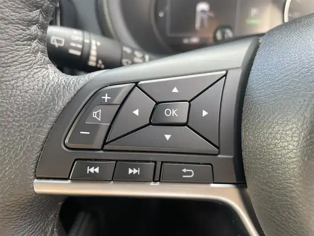 日産 キックス X 熊本県 2021(令3)年 5.8万km パール 純正ナビ/・AM/FM/CD/DVD/BT/SD/USB/・フルセグTV/アラウンドビューモニター/プロパイロット/エマージェンシーブレーキ/レーンキープアシスト/ふらつき防止/デジタルインナーミラー/ドライブレコーダー/ハーフレザーシート/ビルドインETC/革巻きステアリング/ステアリングスイッチ/ステアリングヒーター/前席シートヒーター/LEDヘッドライト/ヘッドライトレベライザー/LEDフォグランプ/ルーフレール/電動格納ミラー/ウインカーミラー/ドアバイザー/純正フロアマット/純正アルミホイール/プッシュスタート/電動サイドパーキングスイッチ/オートブレーキホールド/ドライブモード（SPORTS/ECO/マナーモード)