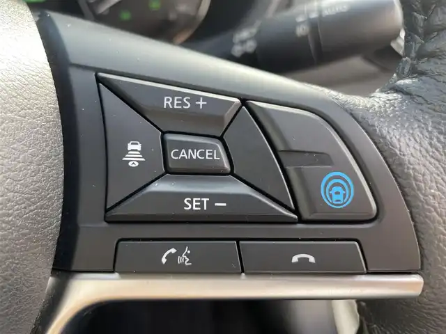 日産 キックス X 熊本県 2021(令3)年 5.8万km パール 純正ナビ/・AM/FM/CD/DVD/BT/SD/USB/・フルセグTV/アラウンドビューモニター/プロパイロット/エマージェンシーブレーキ/レーンキープアシスト/ふらつき防止/デジタルインナーミラー/ドライブレコーダー/ハーフレザーシート/ビルドインETC/革巻きステアリング/ステアリングスイッチ/ステアリングヒーター/前席シートヒーター/LEDヘッドライト/ヘッドライトレベライザー/LEDフォグランプ/ルーフレール/電動格納ミラー/ウインカーミラー/ドアバイザー/純正フロアマット/純正アルミホイール/プッシュスタート/電動サイドパーキングスイッチ/オートブレーキホールド/ドライブモード（SPORTS/ECO/マナーモード)