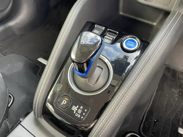 日産 キックス X 熊本県 2021(令3)年 5.8万km パール 純正ナビ/・AM/FM/CD/DVD/BT/SD/USB/・フルセグTV/アラウンドビューモニター/プロパイロット/エマージェンシーブレーキ/レーンキープアシスト/ふらつき防止/デジタルインナーミラー/ドライブレコーダー/ハーフレザーシート/ビルドインETC/革巻きステアリング/ステアリングスイッチ/ステアリングヒーター/前席シートヒーター/LEDヘッドライト/ヘッドライトレベライザー/LEDフォグランプ/ルーフレール/電動格納ミラー/ウインカーミラー/ドアバイザー/純正フロアマット/純正アルミホイール/プッシュスタート/電動サイドパーキングスイッチ/オートブレーキホールド/ドライブモード（SPORTS/ECO/マナーモード)