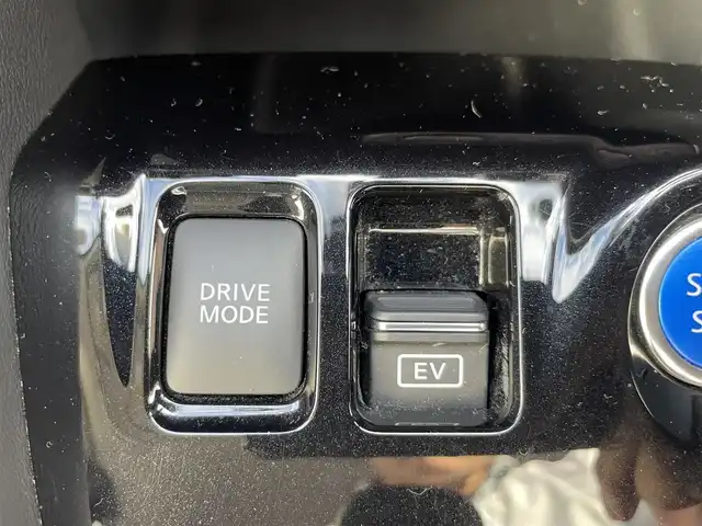 日産 キックス X 熊本県 2021(令3)年 5.8万km パール 純正ナビ/・AM/FM/CD/DVD/BT/SD/USB/・フルセグTV/アラウンドビューモニター/プロパイロット/エマージェンシーブレーキ/レーンキープアシスト/ふらつき防止/デジタルインナーミラー/ドライブレコーダー/ハーフレザーシート/ビルドインETC/革巻きステアリング/ステアリングスイッチ/ステアリングヒーター/前席シートヒーター/LEDヘッドライト/ヘッドライトレベライザー/LEDフォグランプ/ルーフレール/電動格納ミラー/ウインカーミラー/ドアバイザー/純正フロアマット/純正アルミホイール/プッシュスタート/電動サイドパーキングスイッチ/オートブレーキホールド/ドライブモード（SPORTS/ECO/マナーモード)