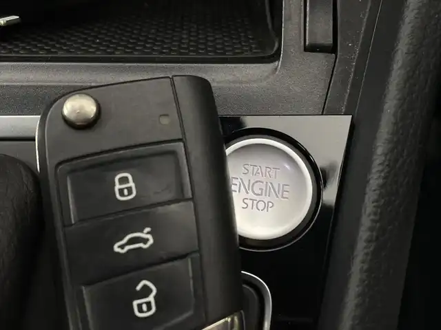 フォルクスワーゲン ゴルフ Ｒ 新潟県 2014(平26)年 6.1万km 青 4WD/スマートキー/スペアキー1本/メモリナビ/CD/DVD/BT/バックカメラ/コーナーセンサー/シートヒーター　D席/N席/クルコン/衝突被害軽減システム/オートライト/純正AWスタッドレスタイヤ4本セット