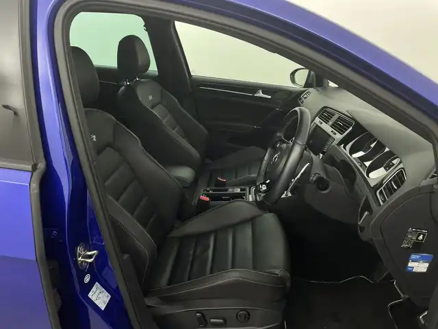 フォルクスワーゲン ゴルフ Ｒ 新潟県 2014(平26)年 6.1万km 青 4WD/スマートキー/スペアキー1本/メモリナビ/CD/DVD/BT/バックカメラ/コーナーセンサー/シートヒーター　D席/N席/クルコン/衝突被害軽減システム/オートライト/純正AWスタッドレスタイヤ4本セット