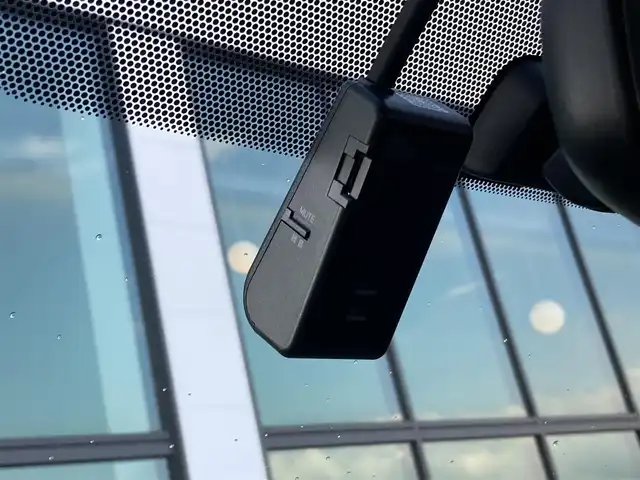 トヨタ ヴォクシー ZS 煌 香川県 2015(平27)年 12万km ホワイトパールクリスタルシャイン 登録時走行距離：119662km/アルパイン9型SDナビ/　CD DVD BT フルセグTV/バックカメラ/アルパイン10.1型フリップダウンモニター/両側パワースライドドア/LEDヘッドライト/オートライト/フォグランプ/MTモード付AT/ビルトインETC/ドライブレコーダー/ロールサンシェード/ISOFIX/ウォークスルー/革巻きステアリング/ステアリングスイッチ/プッシュスタート/スマートキー/スペアキー