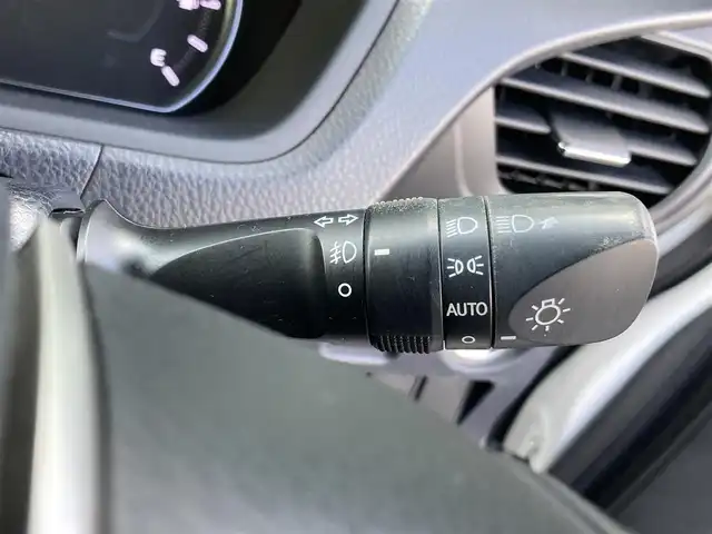 トヨタ ヴォクシー ZS 煌 香川県 2015(平27)年 12万km ホワイトパールクリスタルシャイン 登録時走行距離：119662km/アルパイン9型SDナビ/　CD DVD BT フルセグTV/バックカメラ/アルパイン10.1型フリップダウンモニター/両側パワースライドドア/LEDヘッドライト/オートライト/フォグランプ/MTモード付AT/ビルトインETC/ドライブレコーダー/ロールサンシェード/ISOFIX/ウォークスルー/革巻きステアリング/ステアリングスイッチ/プッシュスタート/スマートキー/スペアキー