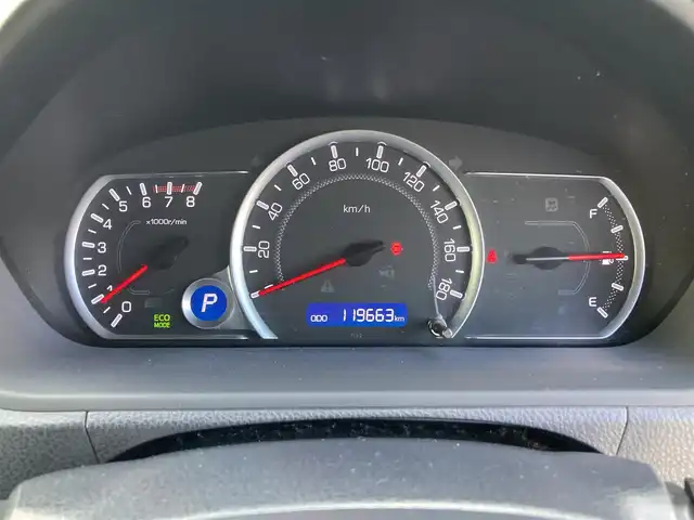 トヨタ ヴォクシー ZS 煌 香川県 2015(平27)年 12万km ホワイトパールクリスタルシャイン 登録時走行距離：119662km/アルパイン9型SDナビ/　CD DVD BT フルセグTV/バックカメラ/アルパイン10.1型フリップダウンモニター/両側パワースライドドア/LEDヘッドライト/オートライト/フォグランプ/MTモード付AT/ビルトインETC/ドライブレコーダー/ロールサンシェード/ISOFIX/ウォークスルー/革巻きステアリング/ステアリングスイッチ/プッシュスタート/スマートキー/スペアキー