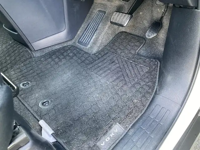 トヨタ ヴォクシー ZS 煌 香川県 2015(平27)年 12万km ホワイトパールクリスタルシャイン 登録時走行距離：119662km/アルパイン9型SDナビ/　CD DVD BT フルセグTV/バックカメラ/アルパイン10.1型フリップダウンモニター/両側パワースライドドア/LEDヘッドライト/オートライト/フォグランプ/MTモード付AT/ビルトインETC/ドライブレコーダー/ロールサンシェード/ISOFIX/ウォークスルー/革巻きステアリング/ステアリングスイッチ/プッシュスタート/スマートキー/スペアキー