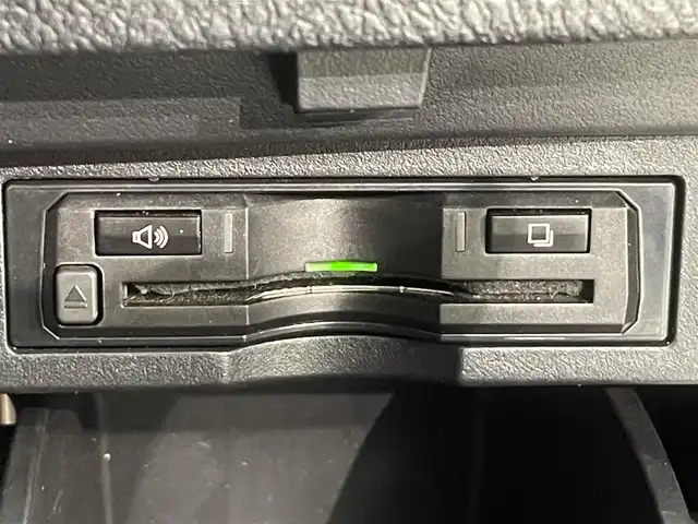 トヨタ ヴェルファイア 2.5Z Aエディデョン ゴールデンアイズ 愛知県 2017(平29)年 4.2万km ホワイトパールクリスタルシャイン ＢＩＧＸ１１インチナビ（EX11V）/（AM/FM/フルセグTV/CD・DVD再生/SD/Bluetooth/HDMI)/ツインムーンルーフ　/寒冷地仕様　/衝突軽減ブレーキ　/レーダークルーズコントロール　/両側電動スライドドア　/ＡＣ１００Ｖ　/電動バックドア　/ビルトインＥＴＣ　/バックカメラ　/ＬＥＤヘッドライト/フォグランプ/キャプテンシート/オットマン/電動パーキングブレーキ/Clazzioフロアマット/社外スプリング