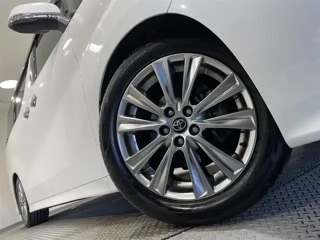 トヨタ ヴェルファイア 2.5Z Aエディデョン ゴールデンアイズ 愛知県 2017(平29)年 4.2万km ホワイトパールクリスタルシャイン ＢＩＧＸ１１インチナビ（EX11V）/（AM/FM/フルセグTV/CD・DVD再生/SD/Bluetooth/HDMI)/ツインムーンルーフ　/寒冷地仕様　/衝突軽減ブレーキ　/レーダークルーズコントロール　/両側電動スライドドア　/ＡＣ１００Ｖ　/電動バックドア　/ビルトインＥＴＣ　/バックカメラ　/ＬＥＤヘッドライト/フォグランプ/キャプテンシート/オットマン/電動パーキングブレーキ/Clazzioフロアマット/社外スプリング
