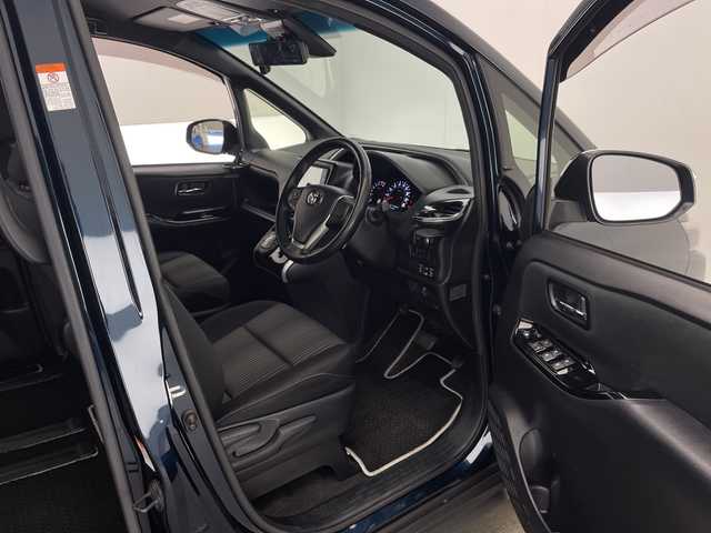 トヨタ ヴォクシー ZS 宮崎県 2019(令1)年 5万km ブラッキッシュアゲハガラスフレーク 社外メモリーナビ/CD　DVD　BTオーディオ　フルセグTV/バックカメラ/アルパインフリップダウンモニター/両側パワースライドドア/クルーズコントロール/ステアリングリモコン/プリクラッシュセーフティ/前後パーキングサポートブレーキ/前後クリアランスソナー/先行車発進告知/レーンディパーチャーアラート/オートLEDヘッドライト/LEDフォグライト/前後ドライブレコーダー/ビルトインETC