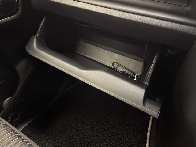 トヨタ ヴォクシー ZS 宮崎県 2019(令1)年 5万km ブラッキッシュアゲハガラスフレーク 社外メモリーナビ/CD　DVD　BTオーディオ　フルセグTV/バックカメラ/アルパインフリップダウンモニター/両側パワースライドドア/クルーズコントロール/ステアリングリモコン/プリクラッシュセーフティ/前後パーキングサポートブレーキ/前後クリアランスソナー/先行車発進告知/レーンディパーチャーアラート/オートLEDヘッドライト/LEDフォグライト/前後ドライブレコーダー/ビルトインETC