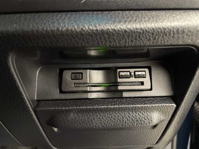 トヨタ ヴォクシー ZS 宮崎県 2019(令1)年 5万km ブラッキッシュアゲハガラスフレーク 社外メモリーナビ/CD　DVD　BTオーディオ　フルセグTV/バックカメラ/アルパインフリップダウンモニター/両側パワースライドドア/クルーズコントロール/ステアリングリモコン/プリクラッシュセーフティ/前後パーキングサポートブレーキ/前後クリアランスソナー/先行車発進告知/レーンディパーチャーアラート/オートLEDヘッドライト/LEDフォグライト/前後ドライブレコーダー/ビルトインETC