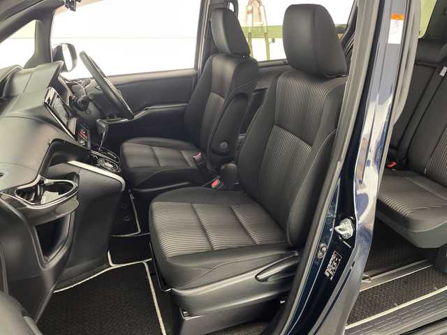 トヨタ ヴォクシー ZS 宮崎県 2019(令1)年 5万km ブラッキッシュアゲハガラスフレーク 社外メモリーナビ/CD　DVD　BTオーディオ　フルセグTV/バックカメラ/アルパインフリップダウンモニター/両側パワースライドドア/クルーズコントロール/ステアリングリモコン/プリクラッシュセーフティ/前後パーキングサポートブレーキ/前後クリアランスソナー/先行車発進告知/レーンディパーチャーアラート/オートLEDヘッドライト/LEDフォグライト/前後ドライブレコーダー/ビルトインETC