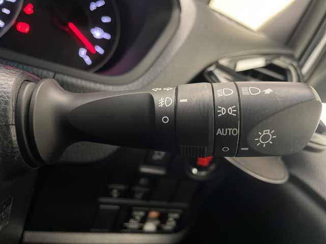 トヨタ ヴォクシー ZS 宮崎県 2019(令1)年 5万km ブラッキッシュアゲハガラスフレーク 社外メモリーナビ/CD　DVD　BTオーディオ　フルセグTV/バックカメラ/アルパインフリップダウンモニター/両側パワースライドドア/クルーズコントロール/ステアリングリモコン/プリクラッシュセーフティ/前後パーキングサポートブレーキ/前後クリアランスソナー/先行車発進告知/レーンディパーチャーアラート/オートLEDヘッドライト/LEDフォグライト/前後ドライブレコーダー/ビルトインETC