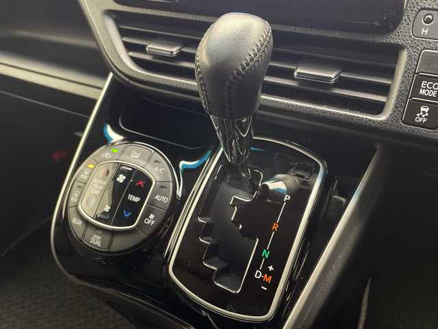 トヨタ ヴォクシー ZS 宮崎県 2019(令1)年 5万km ブラッキッシュアゲハガラスフレーク 社外メモリーナビ/CD　DVD　BTオーディオ　フルセグTV/バックカメラ/アルパインフリップダウンモニター/両側パワースライドドア/クルーズコントロール/ステアリングリモコン/プリクラッシュセーフティ/前後パーキングサポートブレーキ/前後クリアランスソナー/先行車発進告知/レーンディパーチャーアラート/オートLEDヘッドライト/LEDフォグライト/前後ドライブレコーダー/ビルトインETC