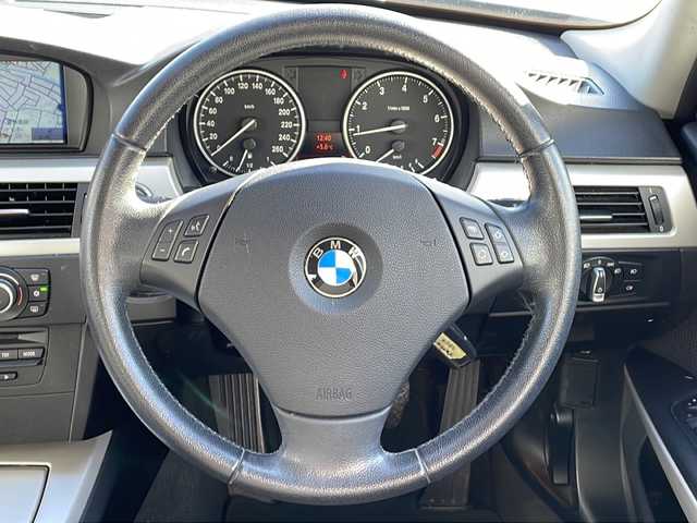 ＢＭＷ ３２０ｉ ツーリング Mスポーツ 三重県 2012(平24)年 11.3万km シルバー 純正ナビ　ＣＤ　ＤＶＤ　ミュージックサーバー　ＥＴＣ　フロアマット　前席パワーシート　ルーフレール　キセノンライト　フォグランプ　スマートキー　キーレス　電格ミラー　ステアリングスイッチ　ドアバイザー