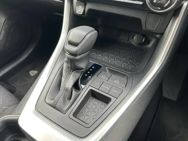 トヨタ ＲＡＶ４ X 愛媛県 2020(令2)年 2.7万km ホワイトパールクリスタルシャイン ワンオーナー/純正９インチディーラーナビ（NSZT-Y68T）/・Bluetooth/・CD/DVD/フルセグTV/バックカメラ/ビルトインＥＴＣ　/前後ドライブレコーダー/衝突被害軽減システム/レーダークルーズコントロール/ブラインドスポットモニター/レーンキープアシスト/ＬＥＤヘッドライト/オートライト/オートマチックハイビーム/ルーフレール/純正17インチAW/スマートキー/スペアキー/取扱説明書/保証書