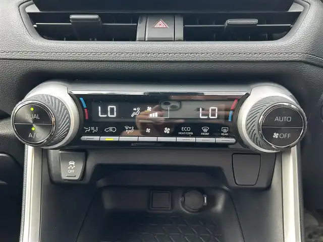 トヨタ ＲＡＶ４ X 愛媛県 2020(令2)年 2.7万km ホワイトパールクリスタルシャイン ワンオーナー/純正９インチディーラーナビ（NSZT-Y68T）/・Bluetooth/・CD/DVD/フルセグTV/バックカメラ/ビルトインＥＴＣ　/前後ドライブレコーダー/衝突被害軽減システム/レーダークルーズコントロール/ブラインドスポットモニター/レーンキープアシスト/ＬＥＤヘッドライト/オートライト/オートマチックハイビーム/ルーフレール/純正17インチAW/スマートキー/スペアキー/取扱説明書/保証書