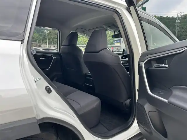 トヨタ ＲＡＶ４ X 愛媛県 2020(令2)年 2.7万km ホワイトパールクリスタルシャイン ワンオーナー/純正９インチディーラーナビ（NSZT-Y68T）/・Bluetooth/・CD/DVD/フルセグTV/バックカメラ/ビルトインＥＴＣ　/前後ドライブレコーダー/衝突被害軽減システム/レーダークルーズコントロール/ブラインドスポットモニター/レーンキープアシスト/ＬＥＤヘッドライト/オートライト/オートマチックハイビーム/ルーフレール/純正17インチAW/スマートキー/スペアキー/取扱説明書/保証書