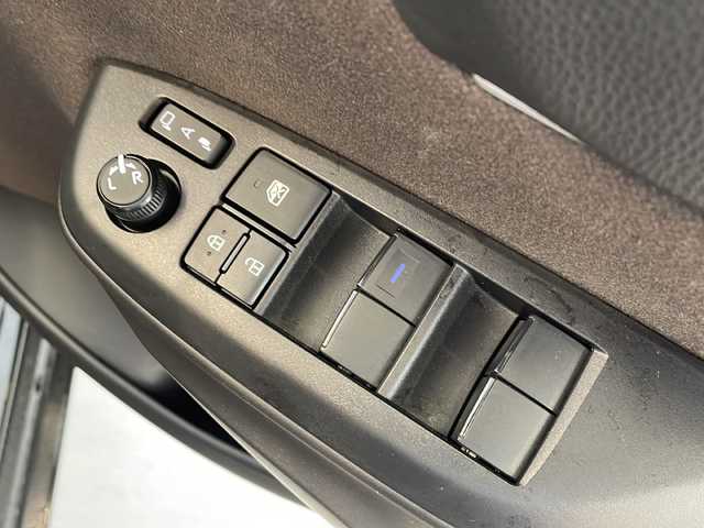 トヨタ ヤリスクロス ハイブリッド Z 岐阜県 2022(令4)年 3万km ブラックマイカ トヨタセーフティセンス/追従クルコン/レーンキープアシスト/純正ナビ/フルセグTV/全周囲カメラ/Bluetooth/ブレーキホールド/LEDオートライト/オートマチックハイビーム/ハーフレザー/シートヒーター/純正AW