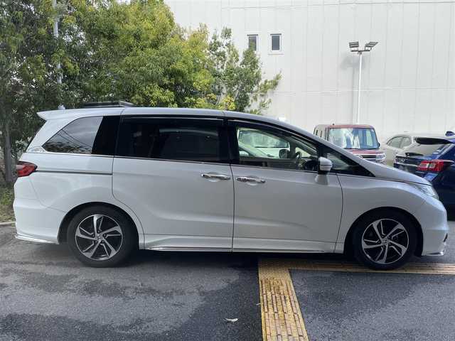 ホンダ オデッセイ アブソルート 兵庫県 2014(平26)年 10.7万km ホワイトオーキッドパール (株)IDOMが運営する【じしゃロン西宮店】の自社ローン専用車両になります。こちらは現金またはオートローンご利用時の価格です。自社ローンご希望の方は別途その旨お申付け下さい/＊ETC/＊バックカメラ/＊パワステ/＊パワーウィンドウ/＊アイドリングストップ/＊フルセグ/＊USBあり/＊ハーフレザー/＊片側パワスラ/＊横滑り防止装置/＊オートライト/＊シティブレーキアクティブシステムあり