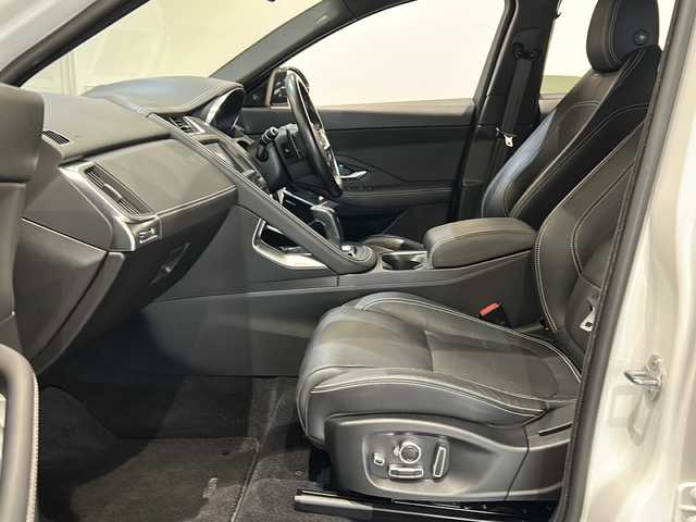 ジャガー Ｅペース R ダイナミックHSE 300PS 新潟県 2018(平30)年 4.2万km フジホワイト Rダイナミックセレクトパック/・マトリクスLEDヘッドライト/・インテリジェントハイビームアシスト/・アダプティブLEDロービーム/・ヘッドアップディスプレイ/・20インチ5スプリットスポークアルミホイール/Sセレクトパック/・ハンズフリーテールゲート/・電動10ウェイフロントシート/・シートヒーター/・ジャガースマートキーシステム/・デジタルTV/・パワーテールゲート/・ブラインドスポットモニター/・アダプティブクルーズコントロール/・レーンキープアシスト/インタラクティブドライバーディスプレイ/Applecarplay/Androidauto/オートエアコン/ETC/前後ドライブレコーダー