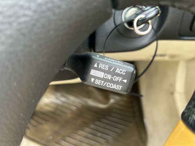 トヨタ ソアラ 430SCV 京都府 2004(平16)年 12.8万km ブラキッシュレッドマイカ 本革白シート　/ワンセグTV/純正ＡＷカバー付　/純正ＤＶＤナビ　/ＨＩＤヘッドライト　/クルーズコントロール　/Ｄ＋Ｎ席パワーシート　/Ｄ＋Ｎ席シートヒーター　/純正ＥＴＣ　/ＣＤ／ＣＤチェンジャー　/ＭＤ再生/電動ハンドル調整/フロントフォグランプ/盗難防止装置/Wエアバッグ
