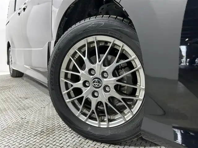 トヨタ ヴォクシー ハイブリッド ZS 煌 大阪府 2018(平30)年 4.8万km ブラック 純正10incナビ(フルセグ/DVD再生/Bluetooth) バックカメラ 後席モニター ETC 両側パワースライドドア 衝突軽減 クルコン トヨタセーフティセンス シートヒーター ドラレコ