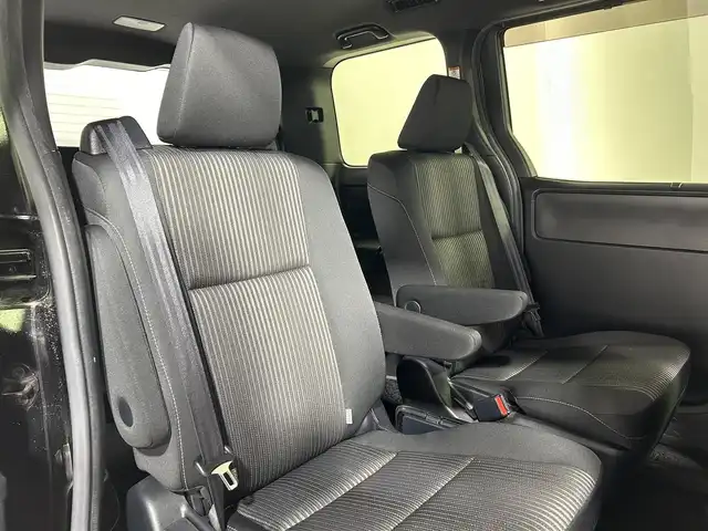 トヨタ ヴォクシー ハイブリッド ZS 煌 大阪府 2018(平30)年 4.8万km ブラック 純正10incナビ(フルセグ/DVD再生/Bluetooth) バックカメラ 後席モニター ETC 両側パワースライドドア 衝突軽減 クルコン トヨタセーフティセンス シートヒーター ドラレコ