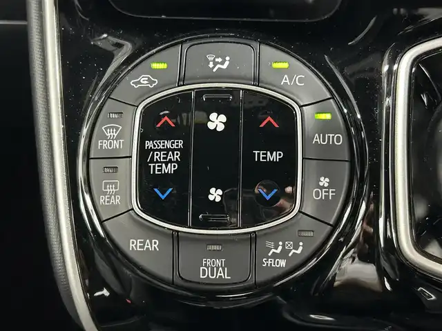 トヨタ ヴォクシー ハイブリッド ZS 煌 大阪府 2018(平30)年 4.8万km ブラック 純正10incナビ(フルセグ/DVD再生/Bluetooth) バックカメラ 後席モニター ETC 両側パワースライドドア 衝突軽減 クルコン トヨタセーフティセンス シートヒーター ドラレコ