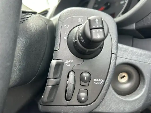 ルノー カングー ペイサージュ 福岡県 2016(平28)年 6.2万km 赤 社外メモリナビ/Ｂｌｕｅｔｏｏｔｈ　/ＣＤ／ＤＶＤ　/フロントフォグランプ/リアフォグランプ　/ハロゲンライト/トノカバー　/オートエアコン/純正ドアバイザー　/電動格納ミラー　/ドライブレコーダー　/ＥＴＣ