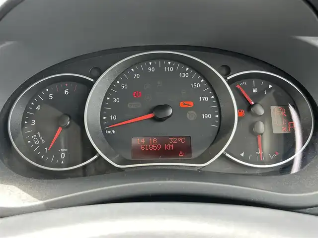 ルノー カングー ペイサージュ 福岡県 2016(平28)年 6.2万km 赤 社外メモリナビ/Ｂｌｕｅｔｏｏｔｈ　/ＣＤ／ＤＶＤ　/フロントフォグランプ/リアフォグランプ　/ハロゲンライト/トノカバー　/オートエアコン/純正ドアバイザー　/電動格納ミラー　/ドライブレコーダー　/ＥＴＣ
