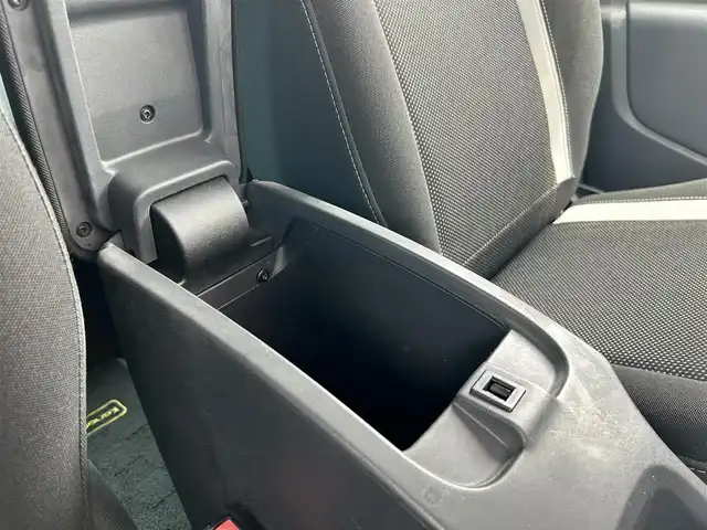ルノー カングー ペイサージュ 福岡県 2016(平28)年 6.2万km 赤 社外メモリナビ/Ｂｌｕｅｔｏｏｔｈ　/ＣＤ／ＤＶＤ　/フロントフォグランプ/リアフォグランプ　/ハロゲンライト/トノカバー　/オートエアコン/純正ドアバイザー　/電動格納ミラー　/ドライブレコーダー　/ＥＴＣ