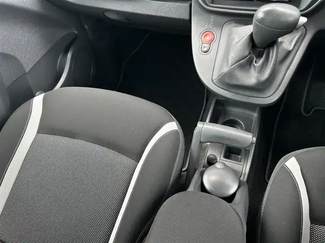 ルノー カングー ペイサージュ 福岡県 2016(平28)年 6.2万km 赤 社外メモリナビ/Ｂｌｕｅｔｏｏｔｈ　/ＣＤ／ＤＶＤ　/フロントフォグランプ/リアフォグランプ　/ハロゲンライト/トノカバー　/オートエアコン/純正ドアバイザー　/電動格納ミラー　/ドライブレコーダー　/ＥＴＣ