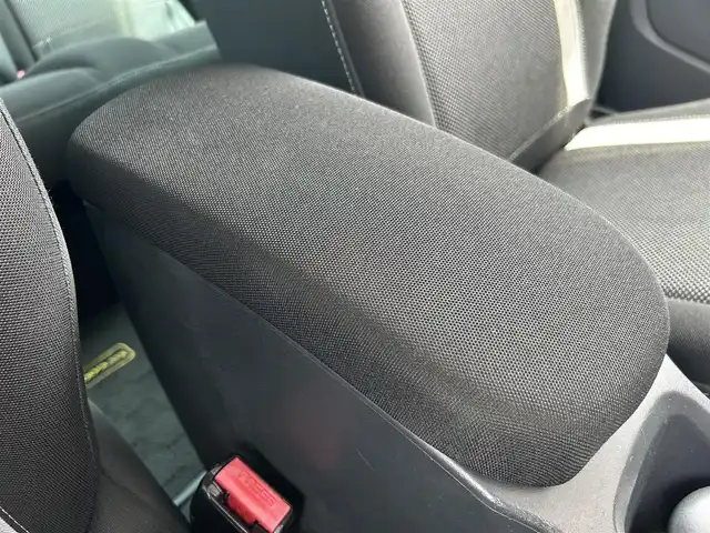 ルノー カングー ペイサージュ 福岡県 2016(平28)年 6.2万km 赤 社外メモリナビ/Ｂｌｕｅｔｏｏｔｈ　/ＣＤ／ＤＶＤ　/フロントフォグランプ/リアフォグランプ　/ハロゲンライト/トノカバー　/オートエアコン/純正ドアバイザー　/電動格納ミラー　/ドライブレコーダー　/ＥＴＣ