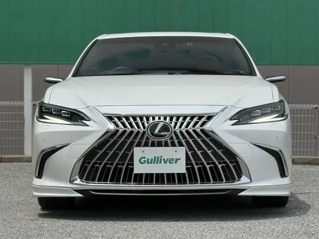 レクサス ＥＳ 300h グレイスフルエスコート 千葉県 2023(令5)年 1.9万km パール ムーンルーフ/純正SDナビ（AM/FM/CD/DVD/フルセグTV/Bluetooth/Miracast/TRDフロントスポイラー/バックカメラ/ドライブレコーダー/デジタルインナーミラー/デジタルアウターミラー/ビルトインETC2.0/レーダークルーズコントロール/Lexus Safety System/パドルシフト/ステアリングヒーター/レザーシート/パワーシート/シートベンチレーション/前席シートヒーター/電動トランクリッド/ポジションメモリー/LEDヘッドライト/純正フロアマット