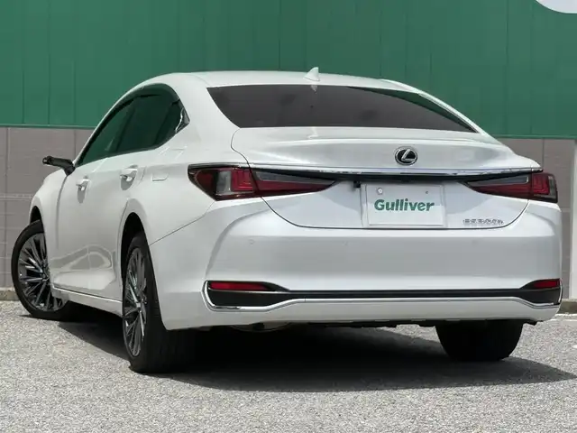 レクサス ＥＳ 300h グレイスフルエスコート 千葉県 2023(令5)年 1.9万km パール ムーンルーフ/純正SDナビ（AM/FM/CD/DVD/フルセグTV/Bluetooth/Miracast/TRDフロントスポイラー/バックカメラ/ドライブレコーダー/デジタルインナーミラー/デジタルアウターミラー/ビルトインETC2.0/レーダークルーズコントロール/Lexus Safety System/パドルシフト/ステアリングヒーター/レザーシート/パワーシート/シートベンチレーション/前席シートヒーター/電動トランクリッド/ポジションメモリー/LEDヘッドライト/純正フロアマット