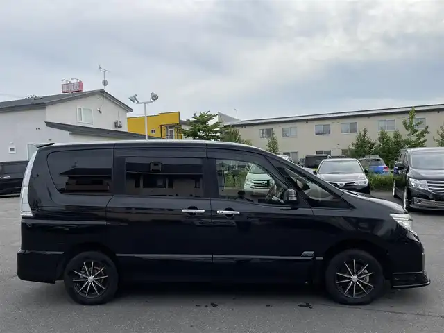日産 セレナ ライダー Bライン Aセーフティ 道央・札幌 2014(平26)年 8.2万km ダイヤモンドブラック 登録時走行距離81874km/　4　W　D　/寒冷地仕様/衝突軽減ブレーキ/レーンキープアシスト/ディーラーOP8インチナビ/(AM/FM/CD/DVD/BT)/フルセグTV/バックカメラ/全方位カメラ/両側パワースライドドア/クルーズコントロール/エンジンスターター/前後コーナーセンサー/ウォークスルー/室内灯LED/LEDヘッドライト/純正フロアマット/ドアバイザー/オーテックAW付冬タイヤ積み込み/195/65R15 23年製７mm
