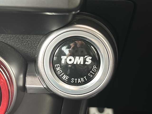 トヨタ ＧＲ８６ RZ 神奈川県 2021(令3)年 1.4万km 赤 6速MT/TOM‘Sパッケージカー/・フロントディフューザー/・サイドディフューザー/・リアアンダーディフューザー/・トランクリッドスポイラー/・フロントバンパーガーニッシュ/・フロントノーズ/・トムスバレル/・トムスマフラー/純正ディーラーナビ(CD/SD/AUX/BT/ワンセグTV)/バックカメラ/クルーズコントロール/ハーフレザーシート/D/N席シートヒーター/ETC/前方ドライブレコーダー/オートライト/純正フロアマット/スペアキー×1/保証書/取扱説明書
