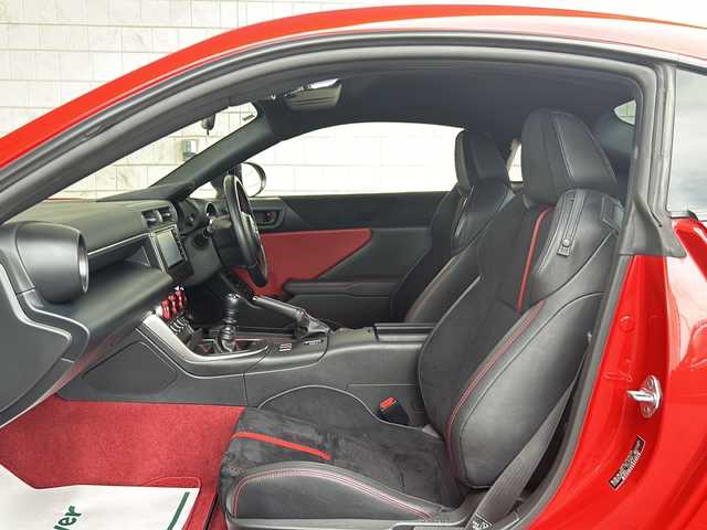 トヨタ ＧＲ８６ RZ 神奈川県 2021(令3)年 1.4万km 赤 6速MT/TOM‘Sパッケージカー/・フロントディフューザー/・サイドディフューザー/・リアアンダーディフューザー/・トランクリッドスポイラー/・フロントバンパーガーニッシュ/・フロントノーズ/・トムスバレル/・トムスマフラー/純正ディーラーナビ(CD/SD/AUX/BT/ワンセグTV)/バックカメラ/クルーズコントロール/ハーフレザーシート/D/N席シートヒーター/ETC/前方ドライブレコーダー/オートライト/純正フロアマット/スペアキー×1/保証書/取扱説明書
