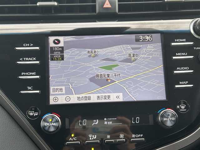 トヨタ カムリ WSレザーパッケージ 千葉県 2021(令3)年 5.5万km プラチナホワイトパールマイカ ディスプレイオーディオ　8インチ/(TV/CD/DVD/Bluetooth/ナビキッド有)/バックカメラ/衝突被害軽減システム/車線逸脱警報/クルーズコントロール/レザーシート/横滑り防止装置/ETC/アイドリングストップ/LEDヘッドライト/フォグランプ/オートライト/ウィンカーミラー/電動格納ミラー/社外18インチAW/シートヒーター/シートリフター/プッシュスタート/スマートキー/フロアマット/ドアバイザー/取扱説明書/保証書