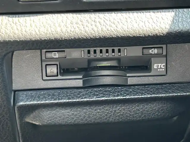 トヨタ エスクァイア Gi 愛知県 2018(平30)年 2.6万km ホワイトパールクリスタルシャイン モデリスタエアロ（F・S・R）/純正9インチSDナビ/フルセグTV/BT/HDMI/バックカメラ/純正フリップダウンモニター/ビルトインETC/純正15インチAW/トヨタセーフティセンス/クルーズコントロール/前後ドライブレコーダー/両側パワースライドドア /レザーシート/前席シートヒーター/純正フロアマット/取説、保証書/スペアキー