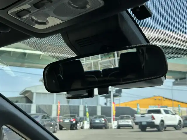 トヨタ エスクァイア Gi 愛知県 2018(平30)年 2.6万km ホワイトパールクリスタルシャイン モデリスタエアロ（F・S・R）/純正9インチSDナビ/フルセグTV/BT/HDMI/バックカメラ/純正フリップダウンモニター/ビルトインETC/純正15インチAW/トヨタセーフティセンス/クルーズコントロール/前後ドライブレコーダー/両側パワースライドドア /レザーシート/前席シートヒーター/純正フロアマット/取説、保証書/スペアキー
