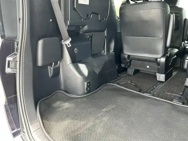 トヨタ エスクァイア ハイブリッド Gi 滋賀県 2018(平30)年 5.4万km スパークリングブラックパールクリスタルシャイン ガソリン（ハイブリッド）/2WD(FF)/CVT/オートハザードシステム/TMPS空気圧センサー/アルパイン12.8インチフリップダウンモニター/両側パワースライドドア/アルパイン11インチナビ/(AM/FM/CD/DVD/BT/USB/HDMI/SD/フルセグTV）/ビルトインETC/ドライブレコーダー/クリアランスソナー/プリクラッシュセーフティ/レーントレーシングアシスト/クルーズコントロール/電格ウインカーミラー/黒革シート/エアーシート/シートヒーター/革巻きステアリング/ステアリングスイッチ/オートライト/LEDヘッドライト/フロントフォグ/オートマチックハイビーム/フルオートエアコン/プッシュスタート/純正フロアマット/純正ドアバイザー